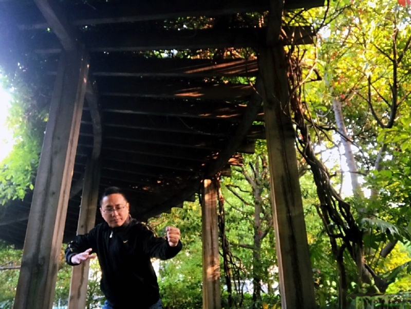 自故深情好受伤的第二张照片--香港王婆说媒