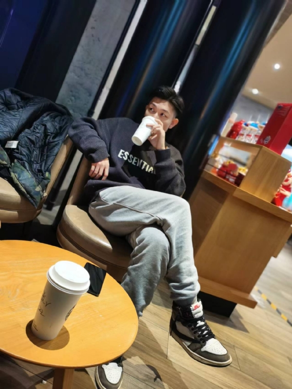 LAZY的第一张照片--香港王婆说媒