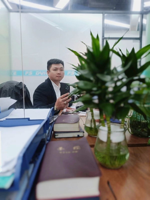 杨某人的第一张照片--香港王婆说媒