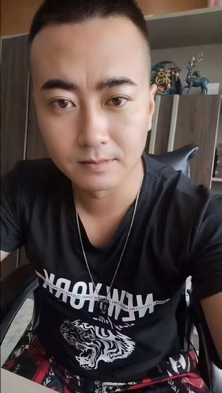 Luck耀的第一张照片--香港王婆说媒